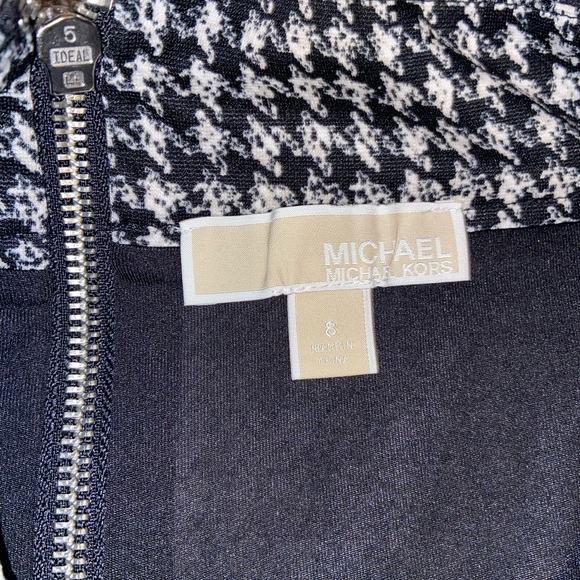 Michael Kors Black and White Houndstooth Pencil Skirt Size 8 Office Siren - Picture 5 of 5